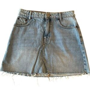 Urban Outfitters BDG women’s blue denim mini skirt.‎ Size Medium. EUC